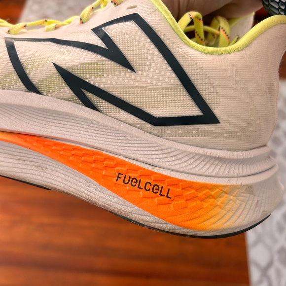 New Balance Fuel Cell Supercomp V2 - Picture 8 of 9